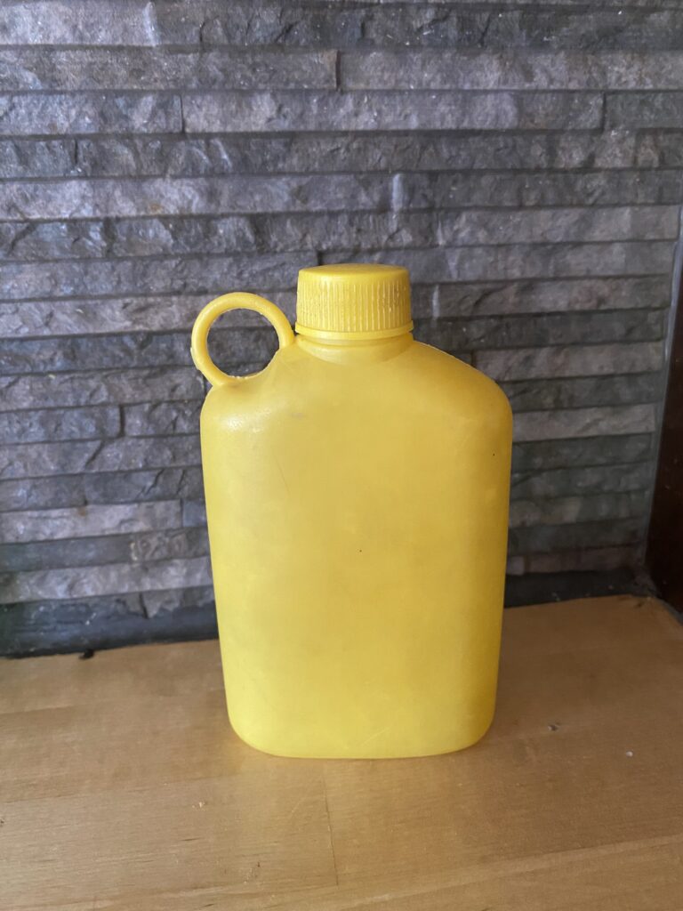 Keltainen kerhopullo